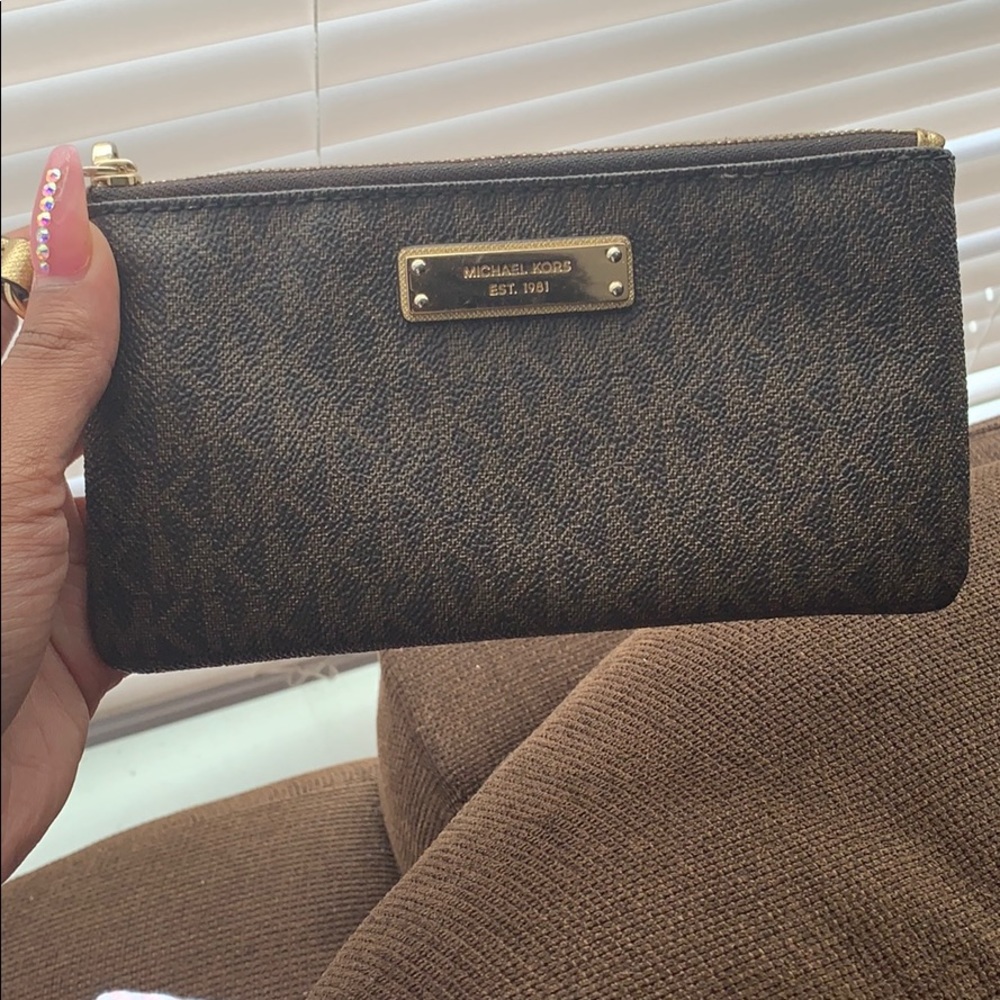 MICHAEL KORS wristlet.